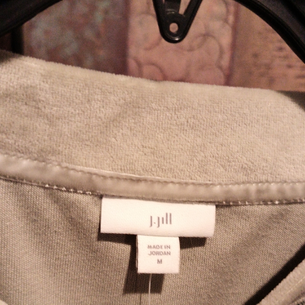 FINAL PRICE NWT J. Jill Sage Smoke Green Top Size Medium - Picture 1 of 9